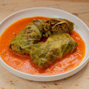 Gołąbki faszerowane kaszą bulgur, warzywami i pieczarkami