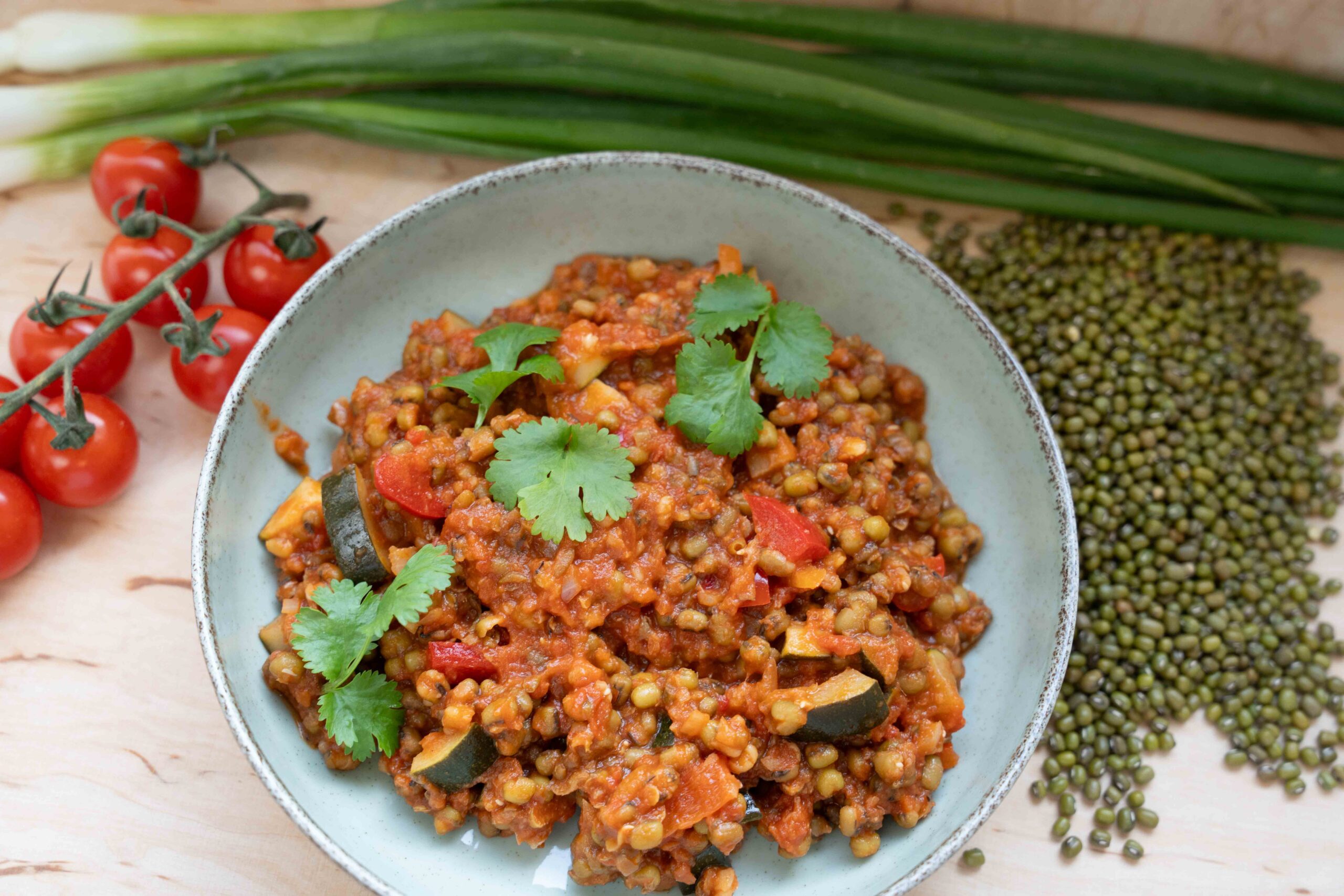 Wegański gulasz z fasolą mung - obrazek 3