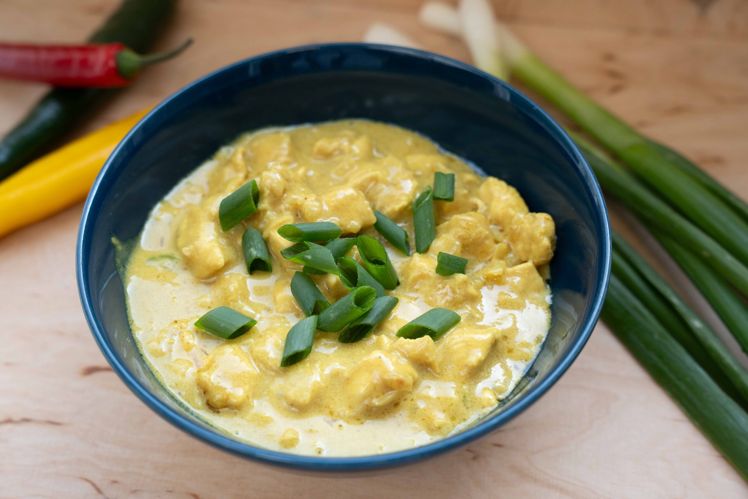 Curry z kurczakiem w sosie kokosowo-orzechowym z fasolką szparagową - obrazek 2