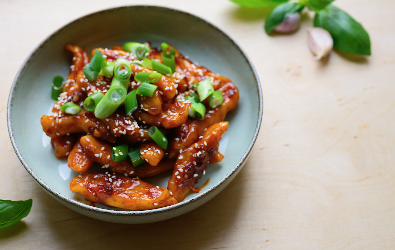 Wegańskie kopytka z batatów w sosie azjatyckim - obrazek 3